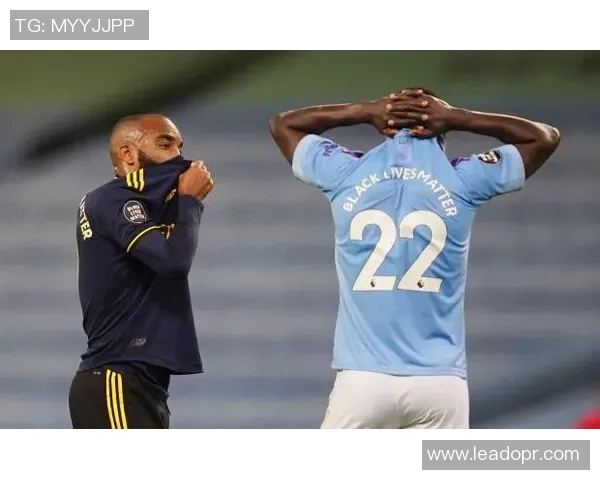 利物浦与曼城比赛前默哀致敬英超历史伟大球员的感人时刻