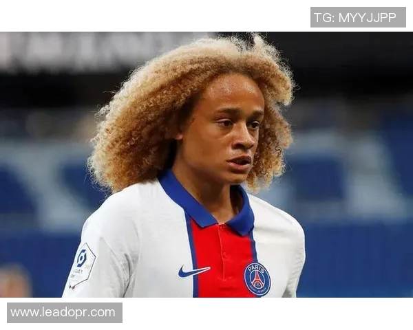 哈维西蒙斯:新星崛起的足球天才与未来的希望之路 哈维西蒙斯:新星崛起的足球天才与未来的希望之路